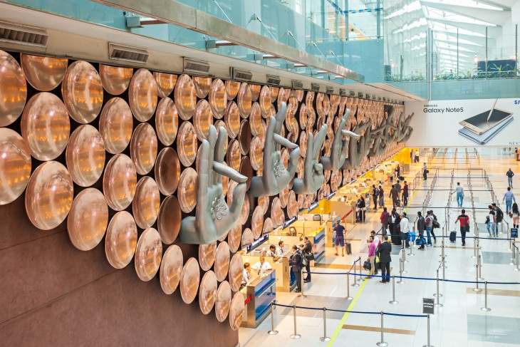 Port lotniczy India Gandhi Delhi. Terminal. Fot. saiko3p/Adobe Stock
